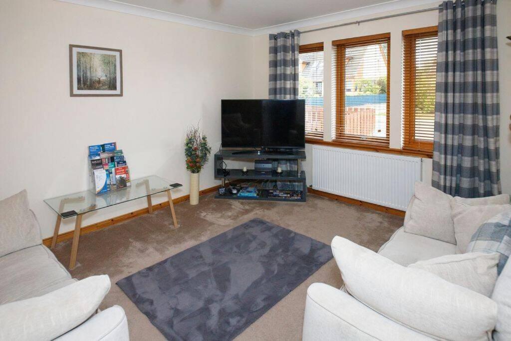 Modern 2 Bedroom Semi Detached House With Own Private Driveway Inverness Exteriér fotografie