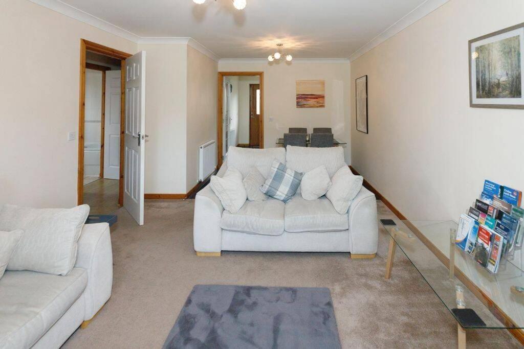 Modern 2 Bedroom Semi Detached House With Own Private Driveway Inverness Exteriér fotografie