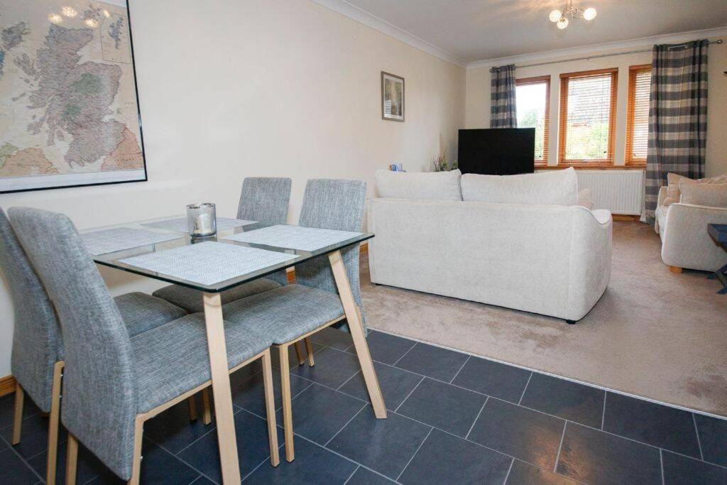 Modern 2 Bedroom Semi Detached House With Own Private Driveway Inverness Exteriér fotografie