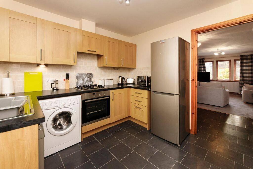Modern 2 Bedroom Semi Detached House With Own Private Driveway Inverness Exteriér fotografie