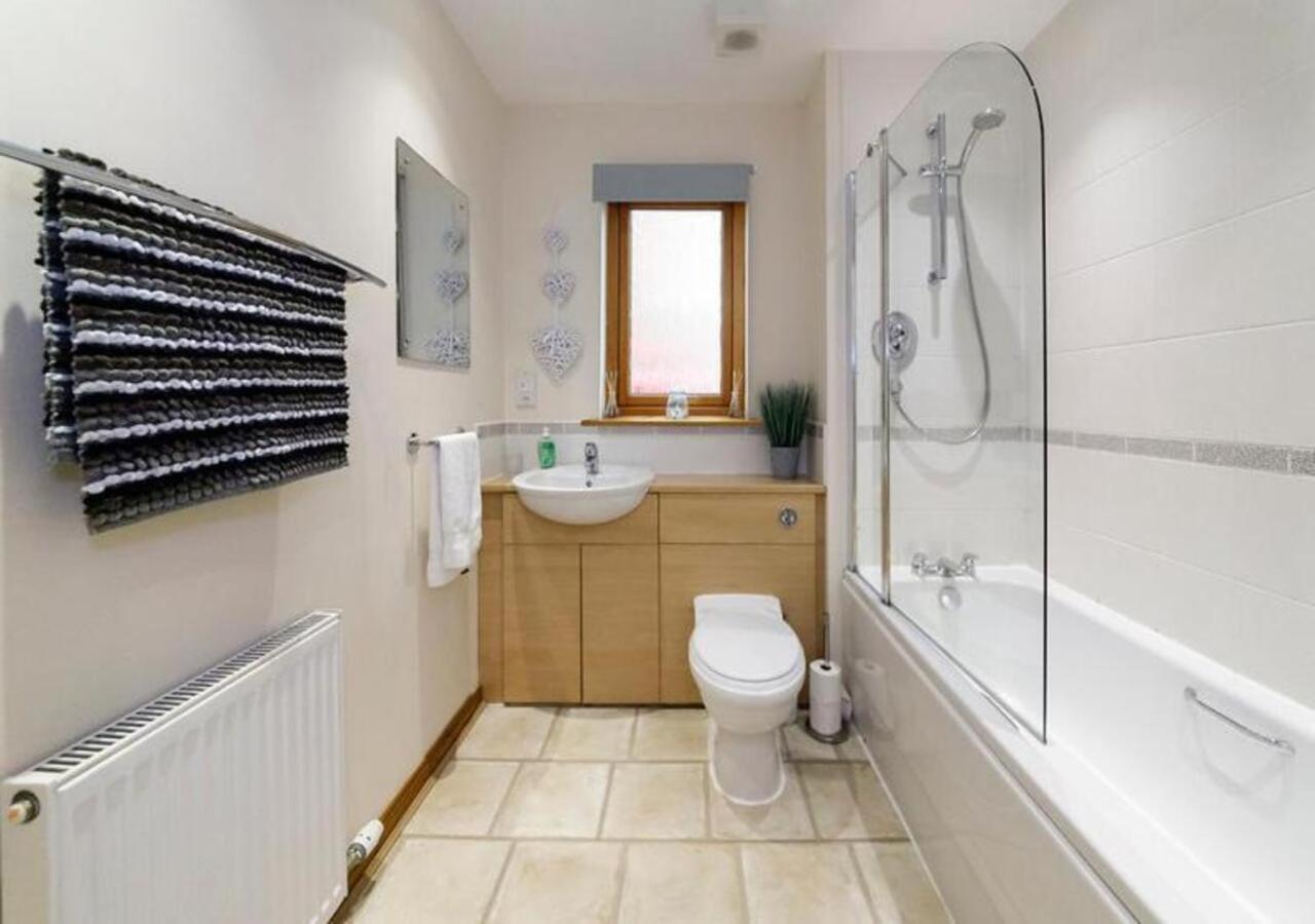 Modern 2 Bedroom Semi Detached House With Own Private Driveway Inverness Exteriér fotografie