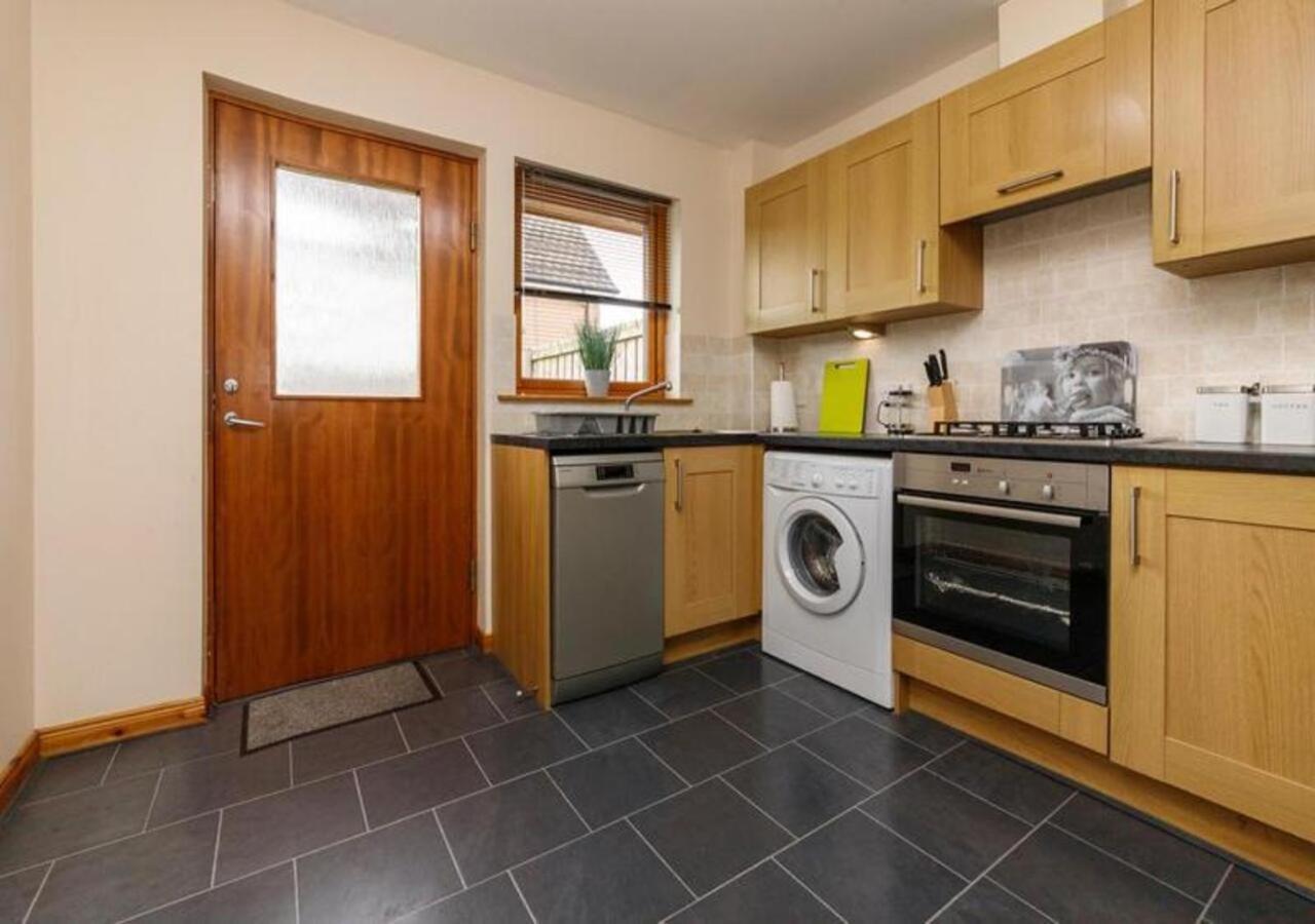 Modern 2 Bedroom Semi Detached House With Own Private Driveway Inverness Exteriér fotografie